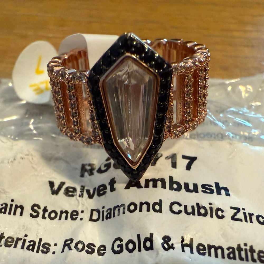 Bomb party untamed ring. Velvet Ambush